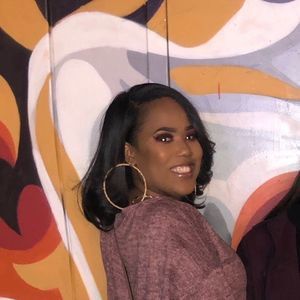 Meet your Posher, Kayla